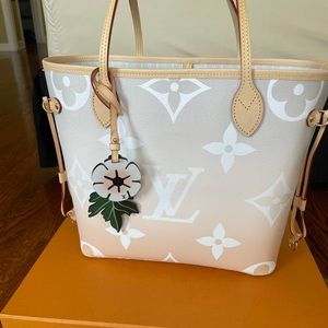 NWT Misty neverfull - LV by the pool collection